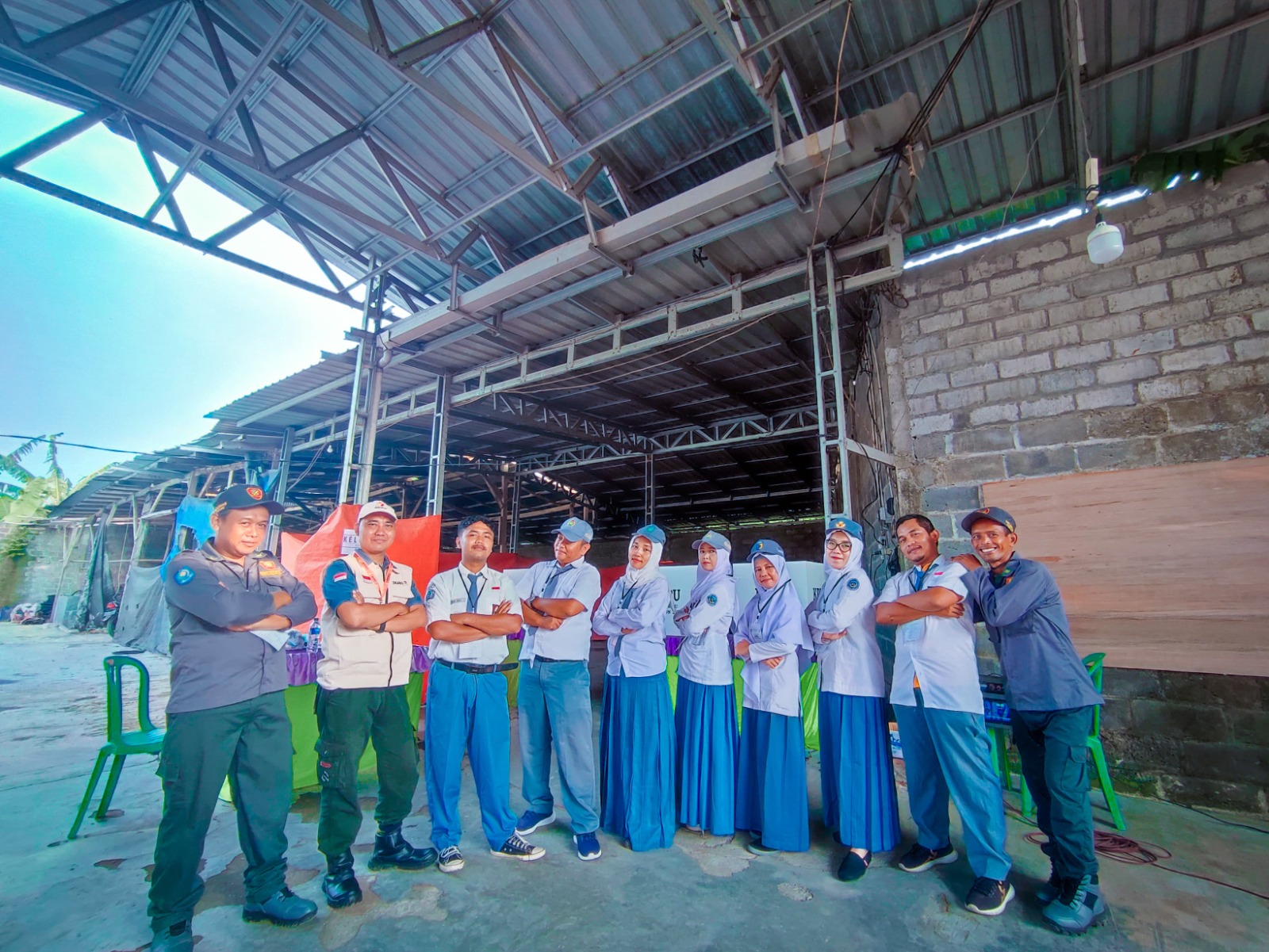 Seragam SMA di TPS, Upaya Kreatif Petugas KPPS di Desa Tukum dalam Meningkatkan Partisipasi Pemilih