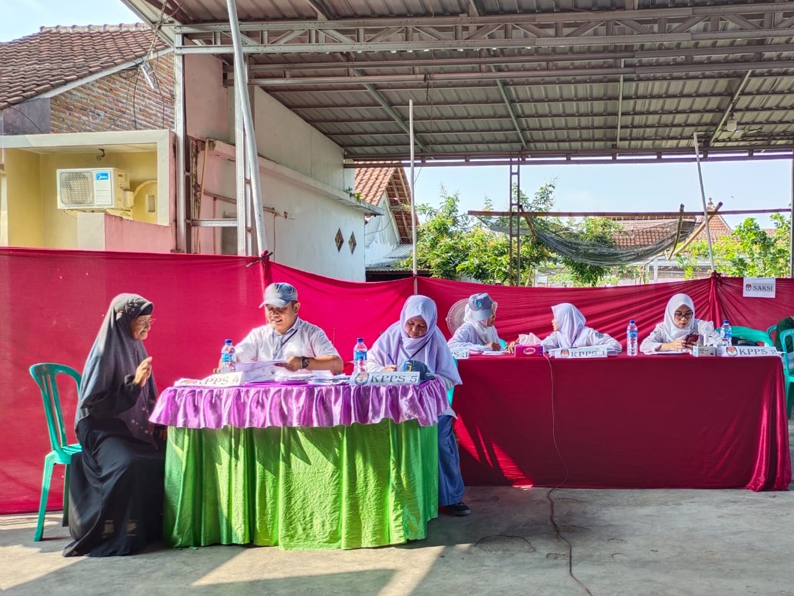 Pemilu yang Ramah, KPPS di Desa Tukum Layani Kelompok Rentan dengan Baik